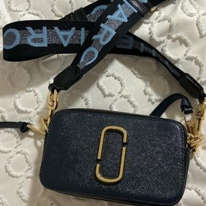 Marc Jacob’s snapshot purse crossbody bag! Lightly worn. Perfect condition